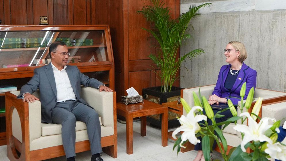 প্রধানমন্ত্রীর সঙ্গে ব্রিটিশ হাইকমিশনারের বৈঠক, গুরুত্ব পেল বাণিজ্য ও বিনিয়োগ