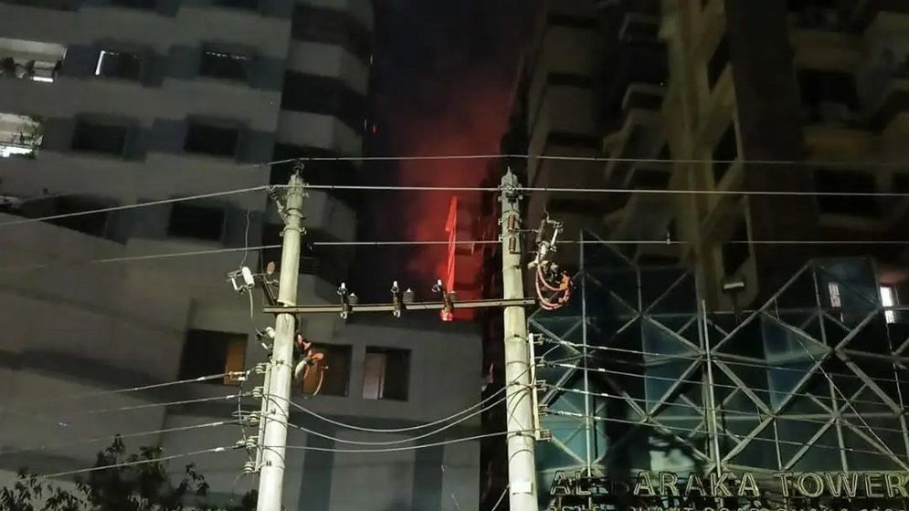 কাঁটাবনের আবাসিক ভবনে আগুনে দুইজনের মৃত্যু