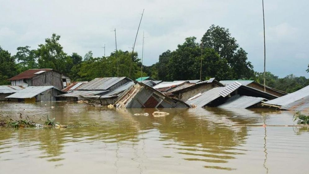 ভারি বৃষ্টিতে বাড়ছে নদীর পানি, কয়েক জেলায় স্বল্পমেয়াদি বন্যার শঙ্কা