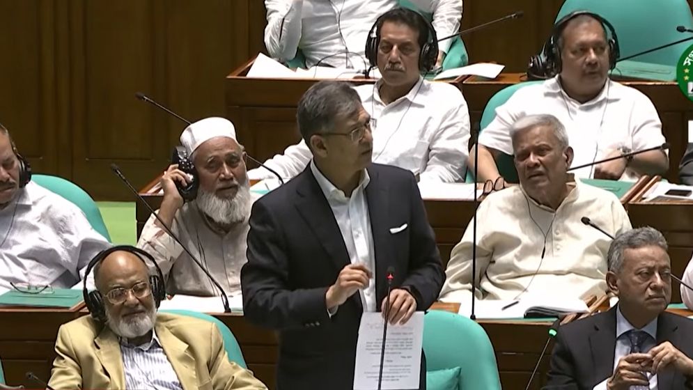 আইন-শৃঙ্খলা রক্ষায় রাজনৈতিক পরিচয় নয়, সমান ব্যবস্থা নেওয়া হবে