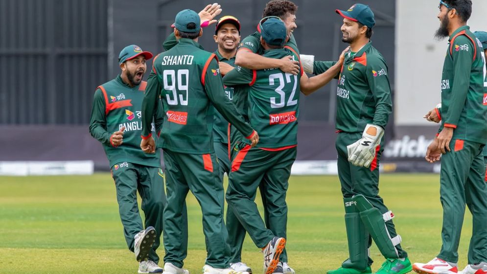 নাহিদ রানার রেকর্ড গড়া বোলিংয়ে ১৪১ রানে গুটিয়ে গেল জিম্বাবুয়ে