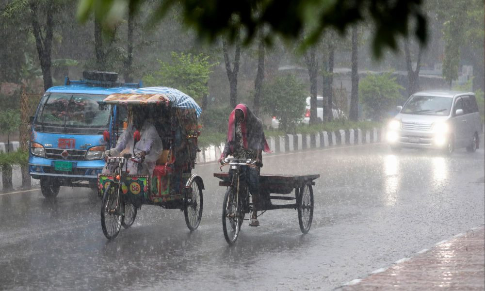 আগামী ৫ দিন বৃষ্টির সম্ভাবনা, চার বিভাগে হতে পারে অতিভারি বর্ষণ