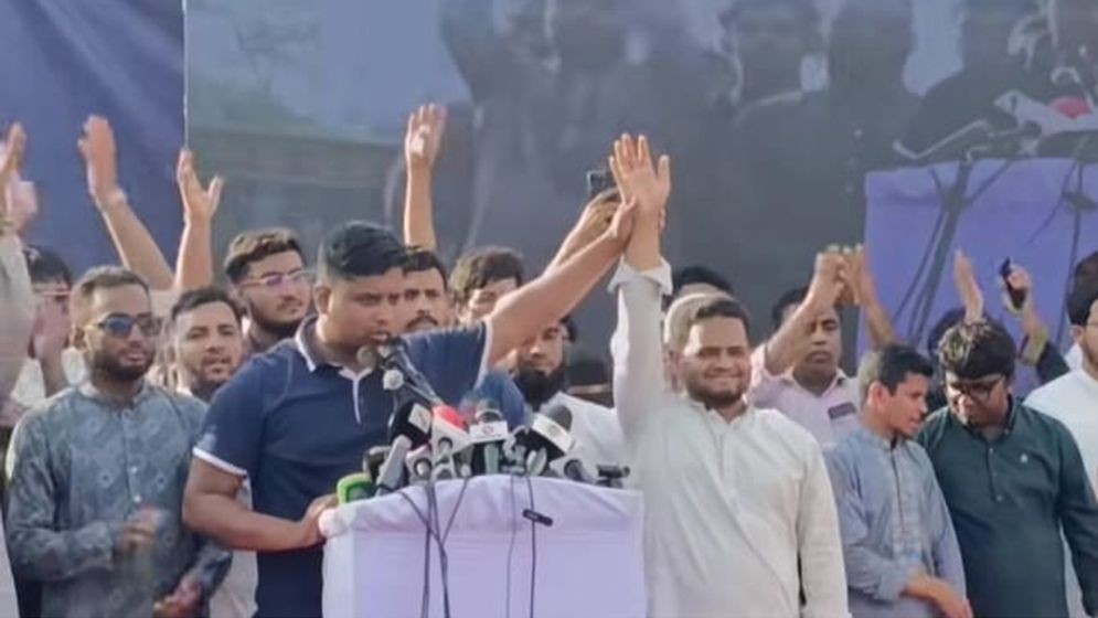 ‘এই ছাত্ররাই রাজপথে নেমেছিল বলেই আপনারা আজ ক্ষমতায়’: শিক্ষামন্ত্রীকে হাসনাত আব্দুল্লাহ