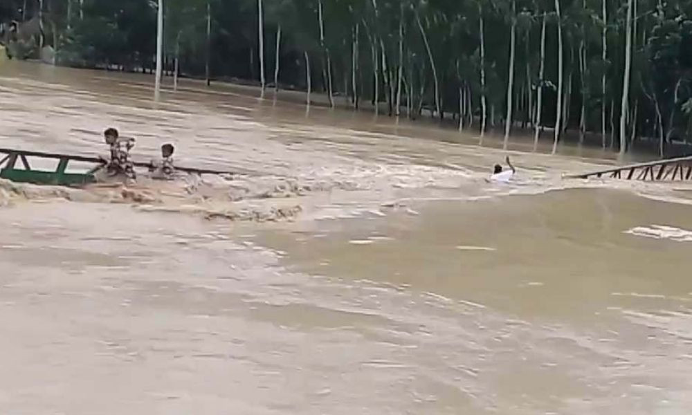শেরপুরে পাহাড়ি ঢলে বেইলি ব্রিজ বিধ্বস্ত, পানিবন্দি শত শত পরিবার