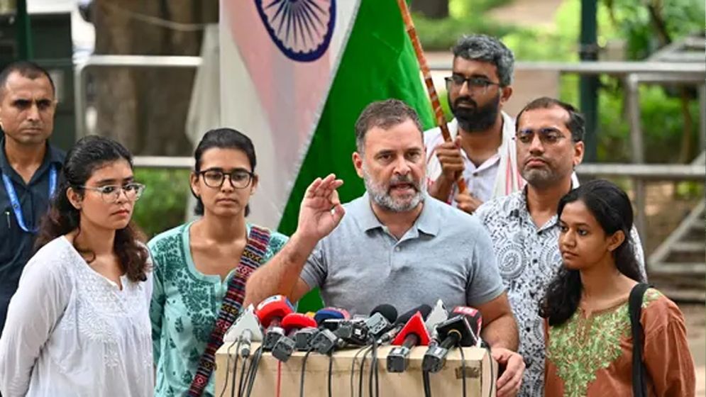 ধর্মেন্দ্র প্রধানকে বরখাস্তের দাবি রাহুল গান্ধীর, ‘মোদি অতীত, শিক্ষার্থীরাই ভারতের ভবিষ্যৎ’