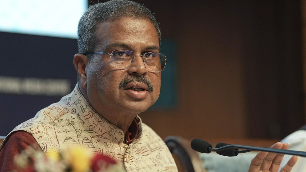 ‘প্রশ্নফাঁসের প্রথম দিন থেকেই দায় নিয়েছি’: পদত্যাগের পর খোলা চিঠিতে ধর্মেন্দ্র প্রধান
