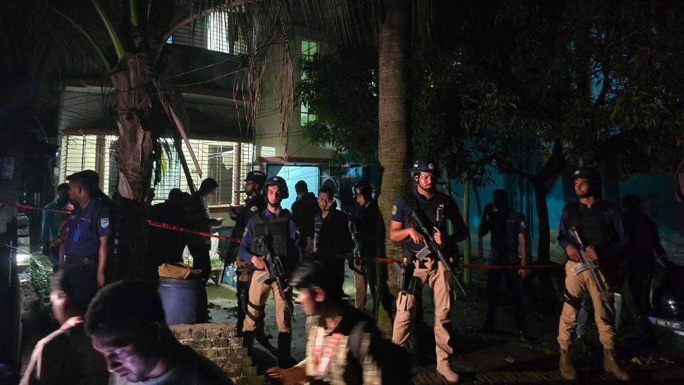 সাভারে চারতলা ভবনে সিটিটিসির অভিযান, আটক ১