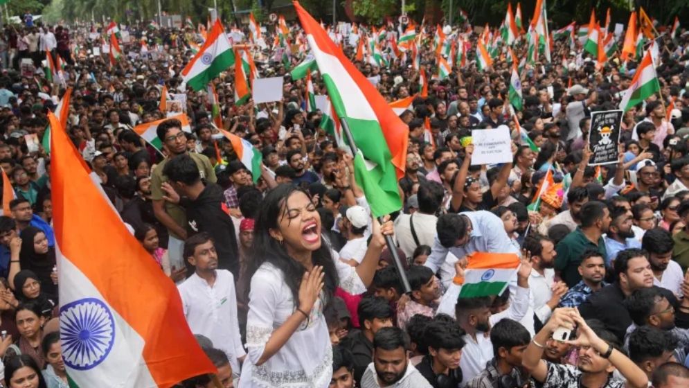 ‘ককরোচ’ আন্দোলনে চাপে বিজেপি, নতুন রাজনৈতিক সমীকরণের ইঙ্গিত