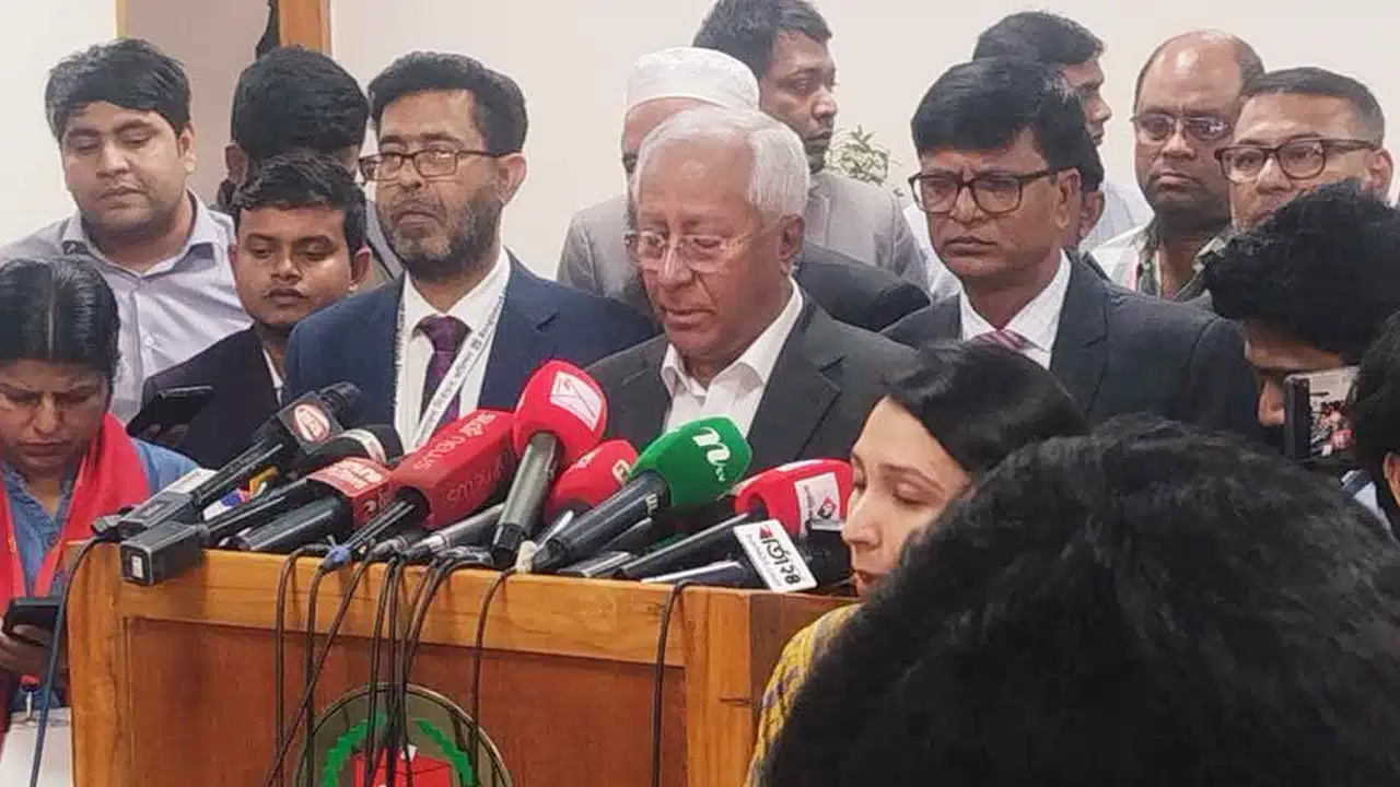 প্রথম সাড়ে ৪ ঘণ্টায় ভোট পড়েছে ৩২.৮৮ শতাংশ: ইসি সচিব